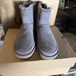New Ugg Boots Size 5 For Women $100 Firm Pick Up Only 