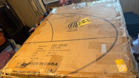 New in the box 42” vented hood under cabinet