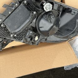 Headlight.  2005 Toyota Prius 20 Left Side 