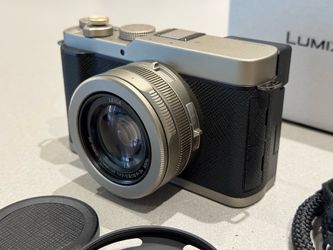 Lumix L10 Special Edition Rose Gold slightly used.