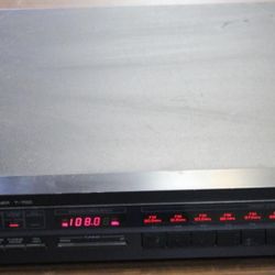 Yamaha T-700 AM/FM Stereo Tuner