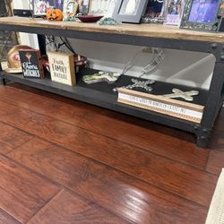 Table / Tv Console