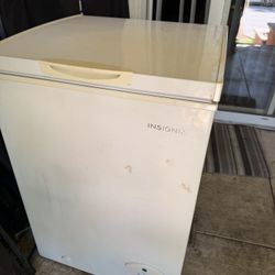 Insignia Chest household Freezer For sale 