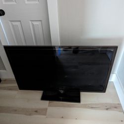 Samsung 46" Flat Screen TV with Mount