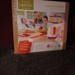 Infantino Squeeze Station with 50 Disposable Pouches for Homemade Baby Food, Baby Food Maker, BPA Free, Plastic, Infant, Toddler
