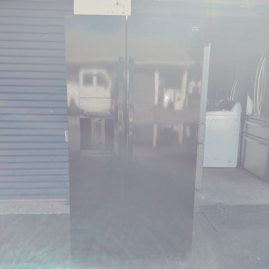 like new Kenmore black side by side counter depth isom water fridge works perfect with warranty