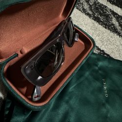 Emerald Gucci Case With Frames 