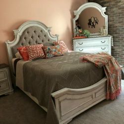 Realyn Chipped White Panel Bedroom Set Ashley 1509