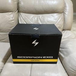 M , Black , scorpion Helmet / 2 Controller And Games 