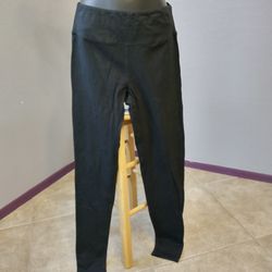 Ransom black small leggings with decorative art on back leg

