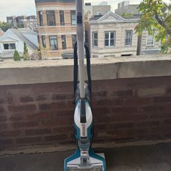 vacuum cleaner for cleaning BISSELL CrossWave All-in-One Multi-Surface Wet Dry Vac 2211W
