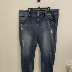 EUC Torrid Premium Capri Jeans Size 18