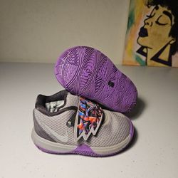 Size 4c - Kids Nike Kyrie's - $20