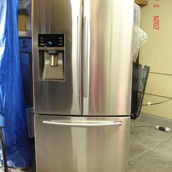 Nice Stainless Steel Refrigerator, Dual Ice Makers, Drop Off 