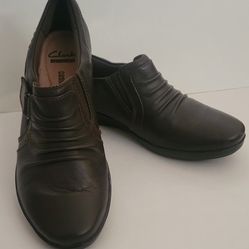 Clarks Everlay Coda Dark Brown Leather Upper Slip on Size 8m