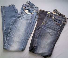 2 American eagle jeans size 6R