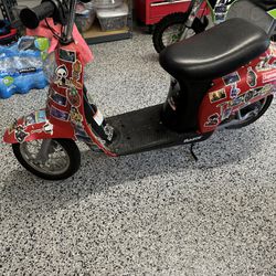 Razor moped (Needs A Battery) 