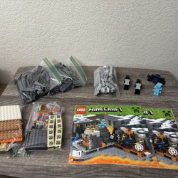 LEGO Minecraft: The End Portal (21124)
