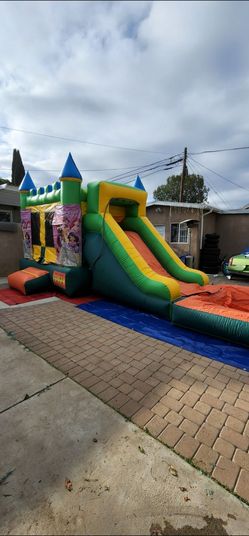 Jumper w slide and pool 12w by 25L