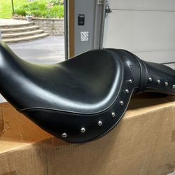 Kawasaki Vulcan 900 seat
