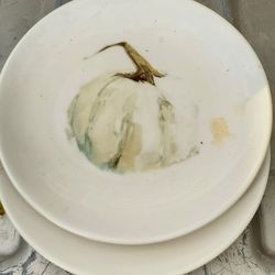 VIETRI Pumpkins collection salad plate with a hand-painted white pumpkin design. 