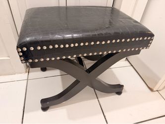 Black stool with cushion