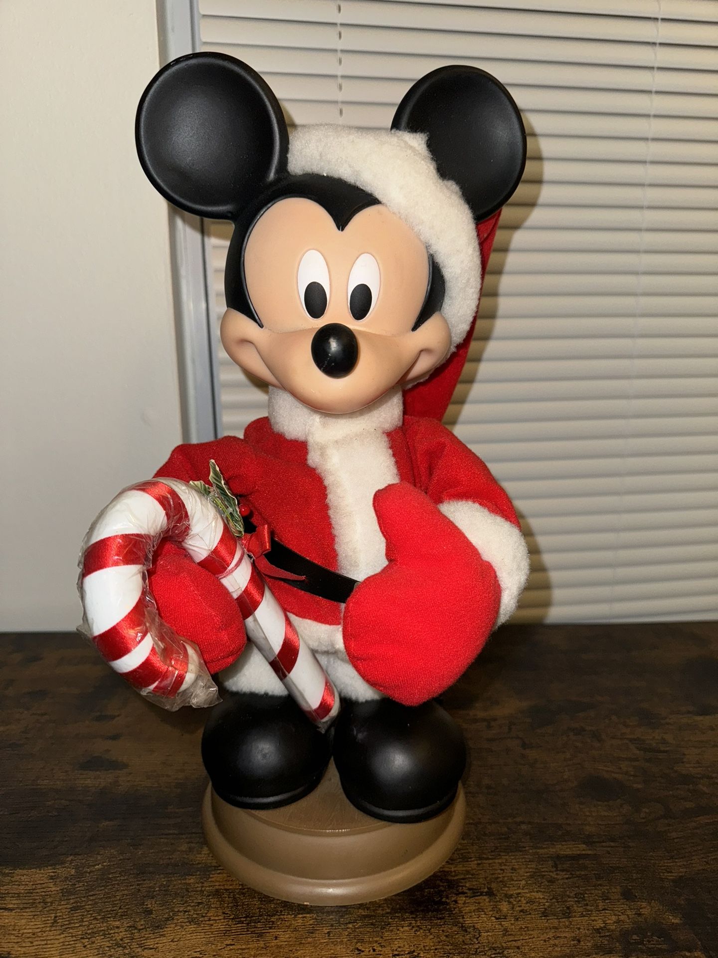 Vintage 1996 Mickey Mouse Winter Animatronic