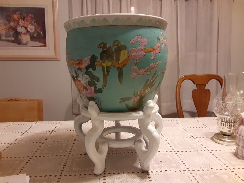  GORGEOUS LOOKING VINTAGE ASIAN  FISH BOWL  18,5 INCHES TALL  ON STAND AND 13,5INCHES WIDE AT TOP  THE  FISH BOWL IS 12 INCHES TALL 