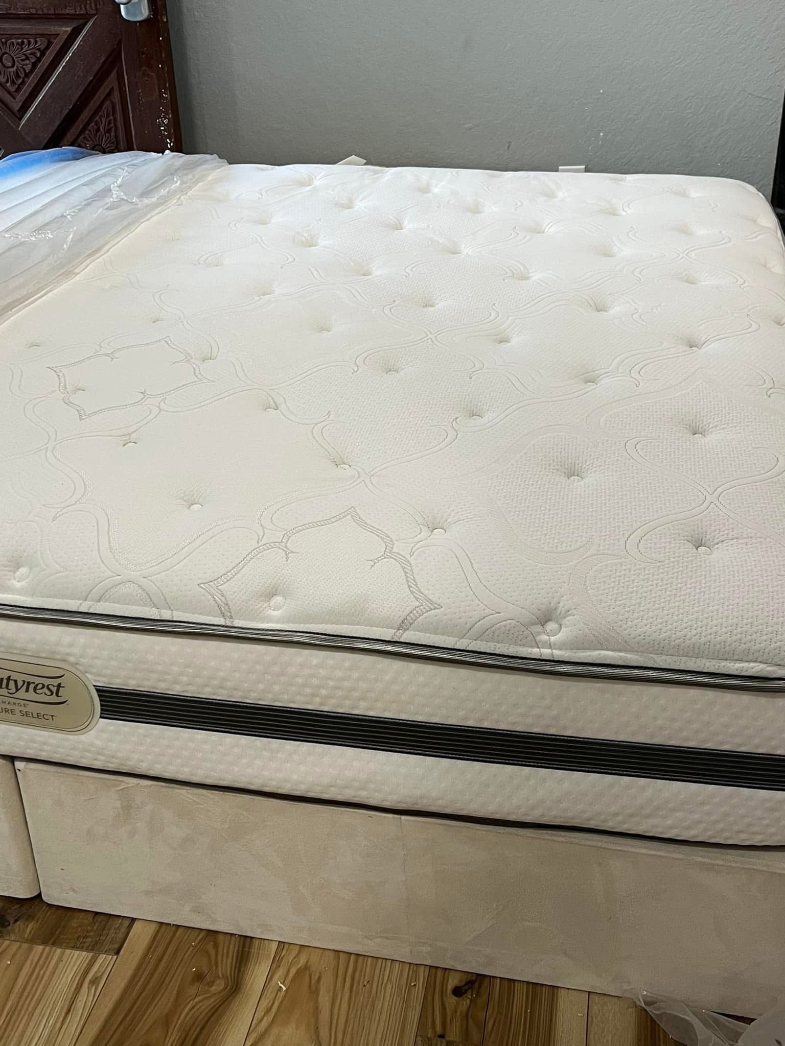 USED KING SIZE BEAUTYREST MATTRESS WITH BOX SPRINGS DELIVERY 🚚 AVAILABLE