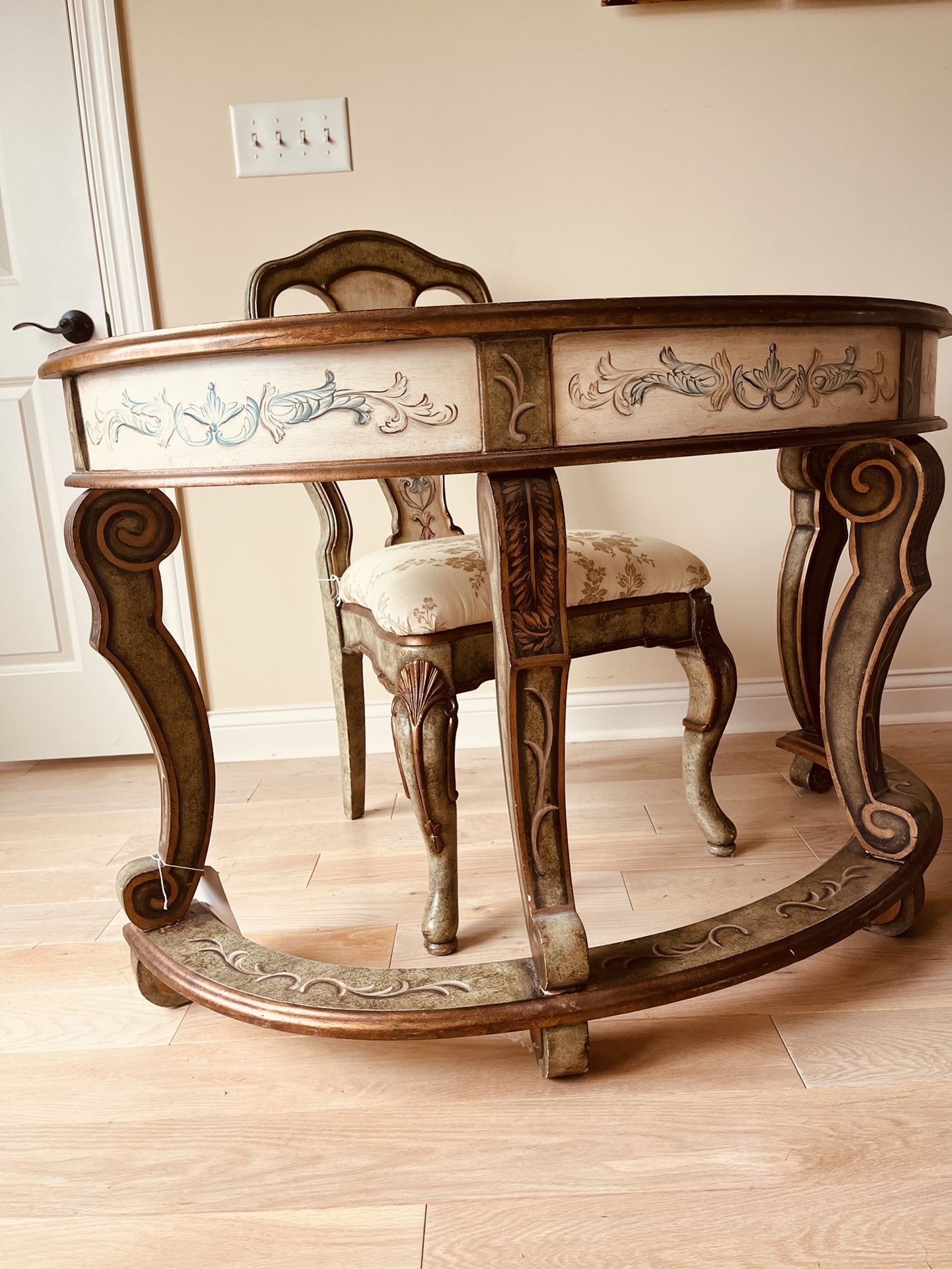 A set of Table & Chair