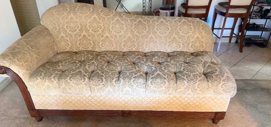 Couch set