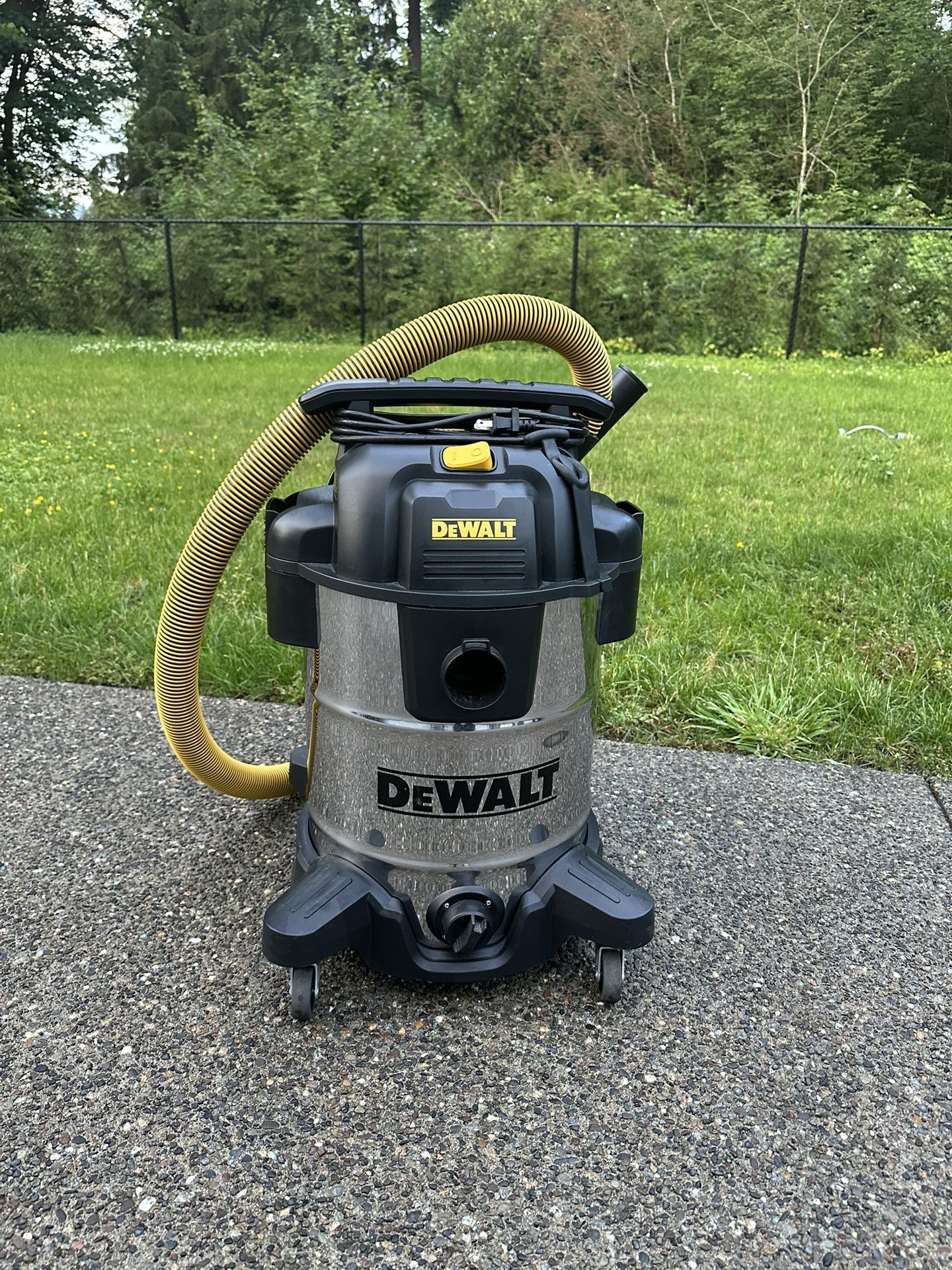 DEWALT 10 Gal. Stainless Steel Wet/Dry Vacuum