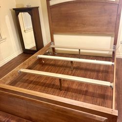 Daniel’s Amish Bedroom Furniture Set – Bed Frame, Dresser, 5-Drawer Chest& Nightstand