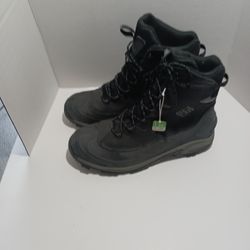 Size 15 Brand New Columbia Snow Boots