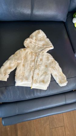 NWT Peek Aren’t You Curious Layla Sequin Snowflake Faux Fur Sequin Hoodie 3T