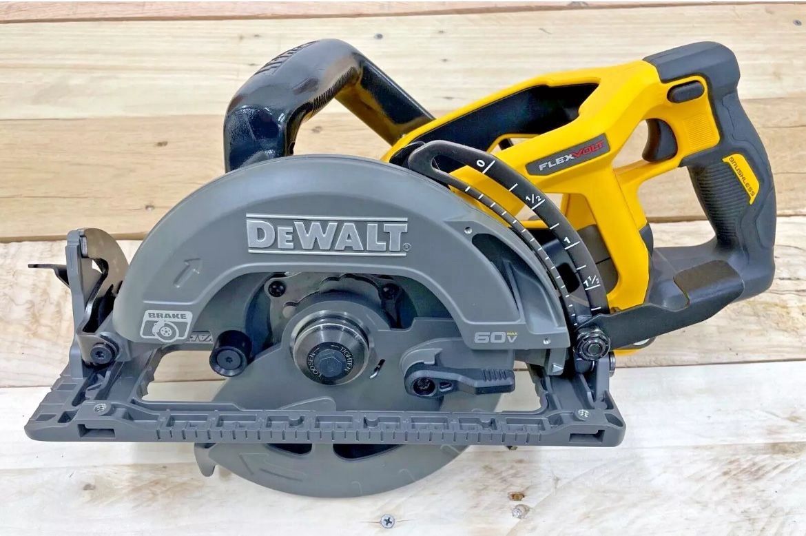 NEW! DeWALT 60V FlexVolt 7 1/4" Brushless Worm Drive Style Saw DCS577B