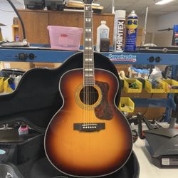 Guild F 50 With Case