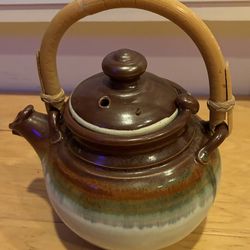 Ceramic Teapot w/Screen 6” x6”.
