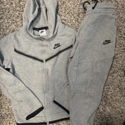 Grey Nike Tech Fleece/ Free Jordan 5s