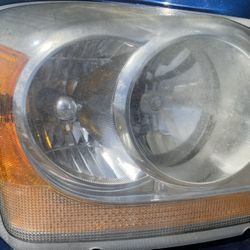 Dodge Durango 2004-2005 Headlights Very Good Condition And Cheap