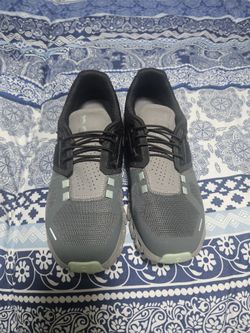 ON women's Shoes Size 8 LIKE NEW used 3 Times