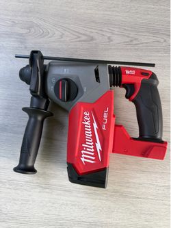 Milwaukee M18 FUEL 18V Lithium-Ion Brushless Cordless 1 in. SDS-Plus Rotary Hammer (Tool-Only) -NEW-