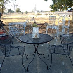 Patio Sets / Outdoor Decor