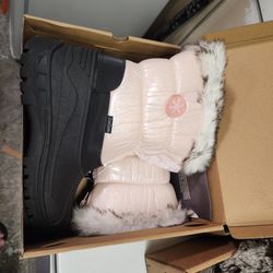 Women's boots 5 Pairs new in box size 10 and one size 11