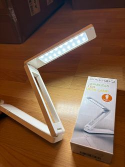 SAUDIO Wireless LED Desk Lamp – Rechargeable & Foldable