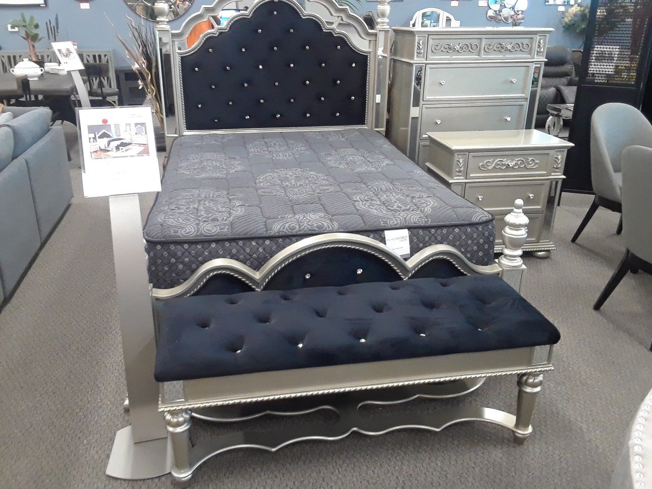 6 piece queen bedroom set comes with queen bed frame dresser mirror nightstand chest of drawer and trunk