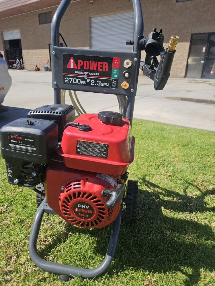I POWER GAS 2700 PSI PRESSURE WHASHER NEW