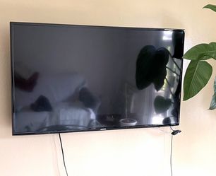 55inch Samsung Flat Screen TV * Includes Wall Mount* TV
