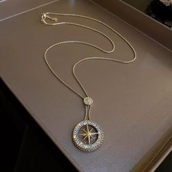 Fashion Star Pendant Necklace.