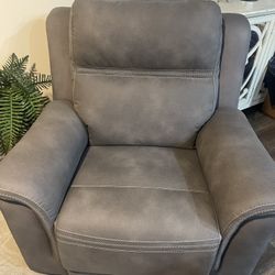 360 Recling Couch And Recliner